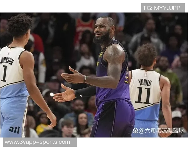 詹姆斯关键时刻暂停指挥队友成功防守上演致命抢断精彩瞬间