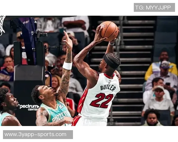 巴特勒半场状态火热8投6中贡献13分还送出4篮板4助攻表现全面