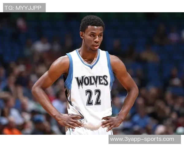 波杰姆斯基赛前与前队友维金斯重聚两人亲密拥抱温情互动